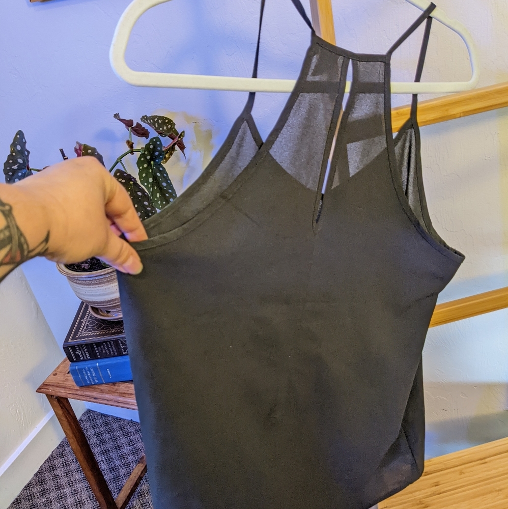 Black V-neck Paper Crane Swing Tank with Keyhole - Large